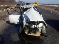 Пожилой мужчина скончался при лобовом столкновении «Приоры» и ВАЗ-21099 на Ставрополье