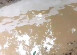 «Превращается в сточную канализацию»: жители Ставрополя заметили странный сброс в реку Мамайку