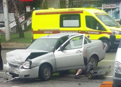 Две легковушки столкнулись в Ставрополе на 50 лет ВЛКСМ