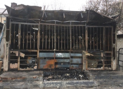 Частный магазин сгорел в ночном пожаре в Ессентуках