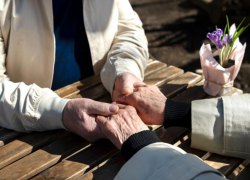 Супружеские пары с солидным стажем брака получат 100 тысяч на Ставрополье