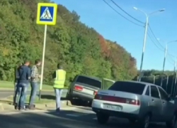 Тройное ДТП с "вылетом" "семерки" на разделительную полосу произошло в Ставрополе