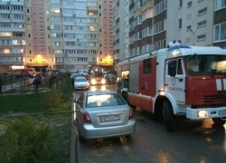 Семнадцать человек тушили пожар в квартире Ставрополя