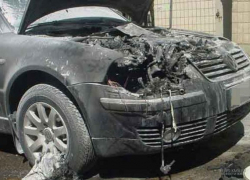 В Ставрополе горел автомобиль "Фольксваген": возможен поджог