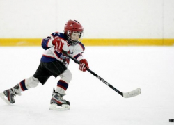 Краевой юношеский турнир по хоккею начался сегодня в Невинномысске