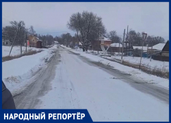 Жители села на Ставрополье вынуждены ездить по обледенелой дороге
