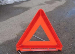 "Фольксваген" повис на дереве в Шпаковском районе