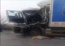 Четверо человек пострадали при столкновении грузовых автомобилей на Ставрополье