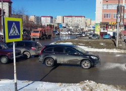 Переходившего дорогу ребенка сбил внедорожник на улице 45 Параллель в Ставрополе