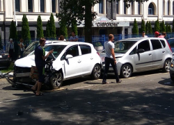 5 автомобилей столкнулись в центре Ставрополя - есть пострадавшие 