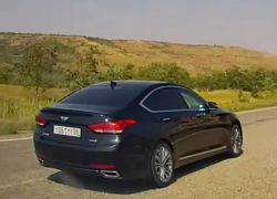 Неизвестный сотрудник администрации рассекал на премиальном Genesisе во время планерки губернатора Ставрополья