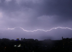 Ливни и град накроют Ставропольский край после изнуряющей 40-градусной жары