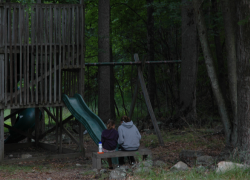 Трое несовершеннолетних детей ушли из школьного лагеря