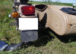 Мотоциклист без прав разбился на трассе Ставрополья