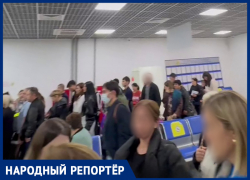 «В очереди около 200 человек»: пассажиры пожаловались на обслуживание старого терминала аэропорта Минвод