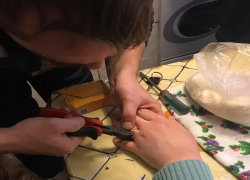 «Когда салаты не пошли впрок»: поправившаяся ставропольчанка не смогла снять кольцо с руки 