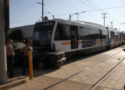 На Ставрополье поезд столкнулся с автомобилем: два человека пострадали