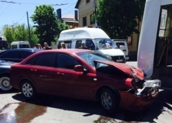 Маршрутка и три автомобиля столкнулись в Ставрополе