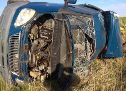 «Газель» с фруктами перевернулась из-за лопнувшего колеса на Ставрополье