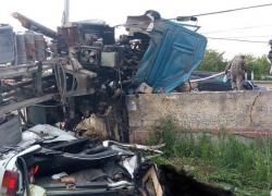 Два человека погибли в раздавленной бетономешалкой «Ниве» в Ставрополе