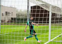 Веселая перестрелка: «гиганты» в Сотниковском с хоккейным счетом одолели футболистов «Предгорья»