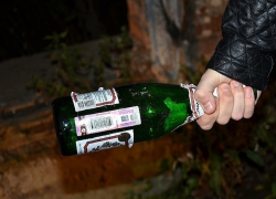 Стеклянной бутылкой по голове убил друга разъяренный мужчина в Ставрополе