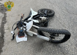 Столкновение мотоцикла и легковушки на Ставрополье законичилось смертью человека 