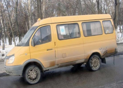 Пассажир резко затормозившей маршрутки получил травму 