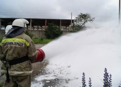 "Газель" сгорела дотла во время выгрузки отходов на Ставрополье