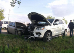 Автоледи из Пятигорска на полной скорости врезалась в легковой автомобиль