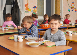 Детей Георгиевского района кормили поддельным творогом