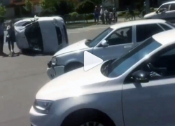 Авария с переворотом произошла на перекрёстке в Ставрополе