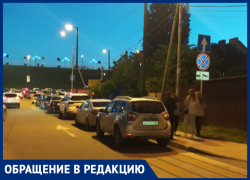 «Они паркуются у нас на клумбах»: горожане не рады соседству с главной достопримечательностью Ставрополя
