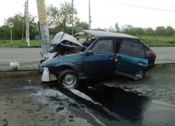 Пьяный ставропольчанин на высокой скорости врезался в электроопору