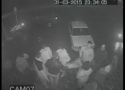 Камеры зафиксировали массовую драку, жертвой которой стал глава села