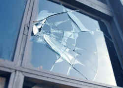 Пьяный житель Ставрополя разбил окна в детском саду