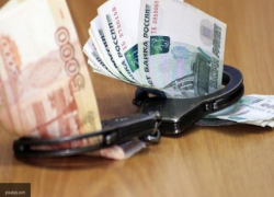 В Ипатово таксист обманул пенсионера и мошенников на 146 тысяч рублей