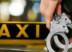 Двое налетчиков отобрали машину у таксиста