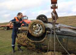"Ока" свалилась в реку на Ставрополье