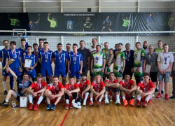 Трофей из «Лукоморья» увезли пятигорчане: в Буденновске взрослые волейболисты разыграли Кубок края 