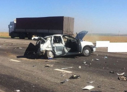 Страшное лобовое столкновение фуры и "легковушки" на «дороге смерти» между КМВ и Ставрополем унесло две человеческие жизни