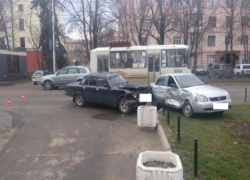 В центре Ставрополя на улице Дзержинского произошла авария