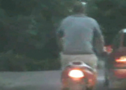  Пьяный водитель скутера попал на видео на Ставрополье