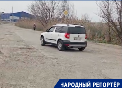 «Позор нашей администрации на всю Россию»: жители поселка на Ставрополье просят подлатать дорогу перед Пасхой 