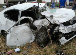 Черный джип из Осетии раздавил "Приору" на Северном обходе в Ставрополе - последствия попали на видео