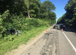 Водитель «Гранты» после столкновения с «Солярисом» попал в больницу с переломом ноги на Ставрополье