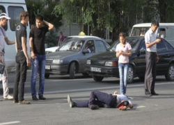 Невнимательный водитель «Лексуса» сбил полицейского на «островке безопасности» под Минводами