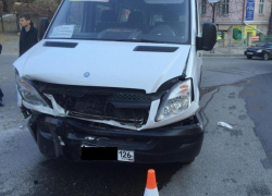 В Кисловодске "Фольксваген" врезался в маршрутку: пострадали семь человек