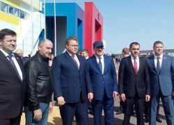 Коврик для мышки подарили вип-гости губернатору Владимирову в Ставрополе