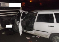 Легковушка в Ставрополе врезалась в припаркованный грузовик